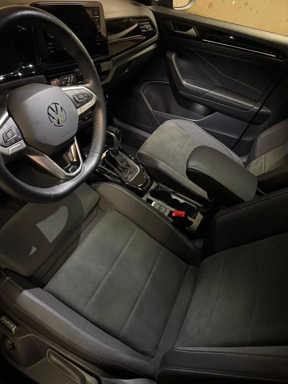 Volkswagen T-Roc 1.5 TSI Life Business uit 2023, foto 9
