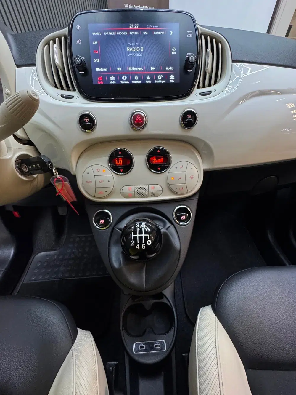 Fiat 500C 1.0 Hybrid Dolcevita 2023 WIT CABRIO uit 2023, foto 12