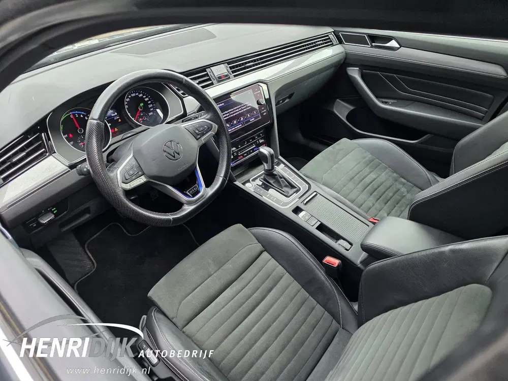 Volkswagen Passat 1.4 TSI PHEV GTE Business Pano uit 2022, foto 12