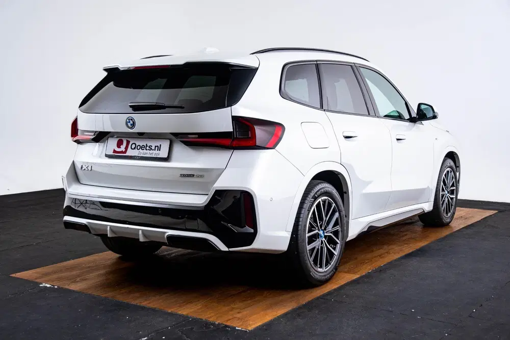 BMW iX1 eDrive20 67 kWh M Sport uit 2025, foto 12