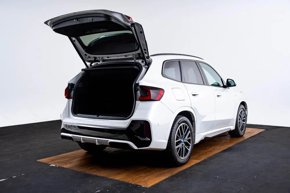 BMW iX1 eDrive20 67 kWh M Sport uit 2025, foto 13
