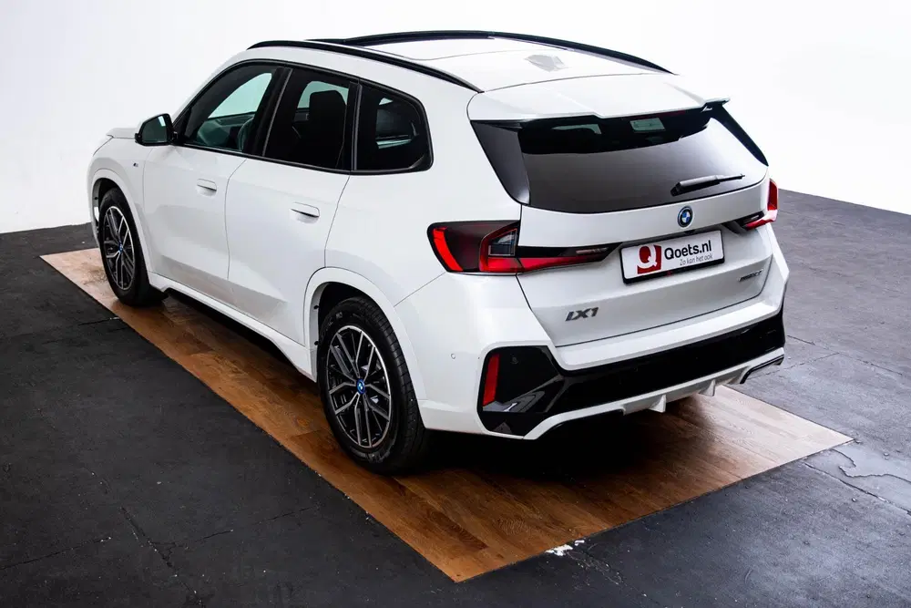 BMW iX1 eDrive20 67 kWh M Sport uit 2025, foto 14