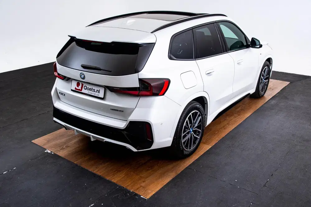 BMW iX1 eDrive20 67 kWh M Sport uit 2025, foto 2