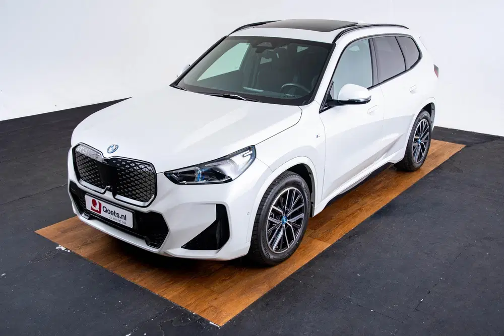 BMW iX1 eDrive20 67 kWh M Sport uit 2025, foto 7