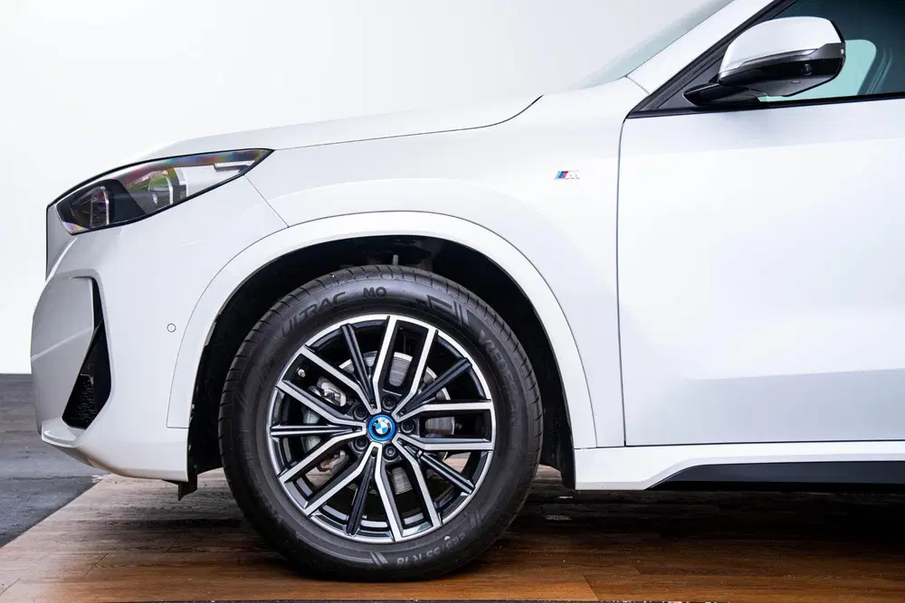 BMW iX1 eDrive20 67 kWh M Sport uit 2025, foto 9