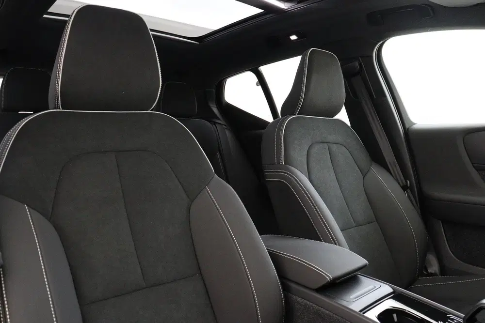 Volvo EX40 SINGLE MOTOR EXTENDED RANGE ULTRA BLACK ED uit 2026, foto 12