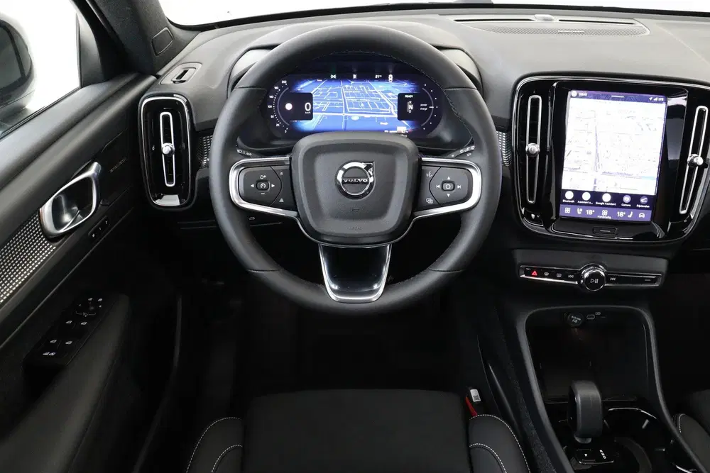 Volvo EX40 SINGLE MOTOR EXTENDED RANGE ULTRA BLACK ED uit 2026, foto 2