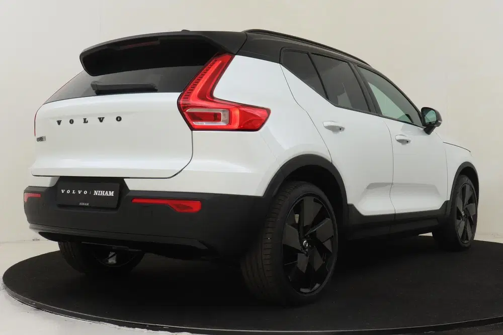 Volvo EX40 SINGLE MOTOR EXTENDED RANGE ULTRA BLACK ED uit 2026, foto 3
