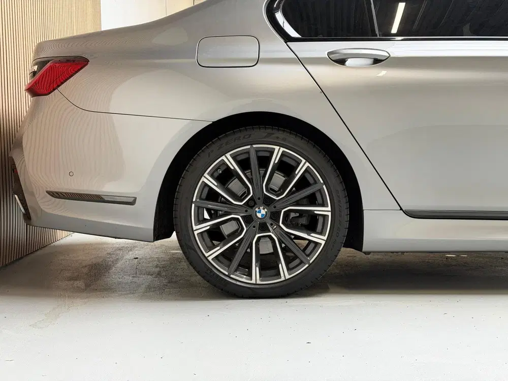 BMW 7-serie 745e High Executive uit 2019, foto 15