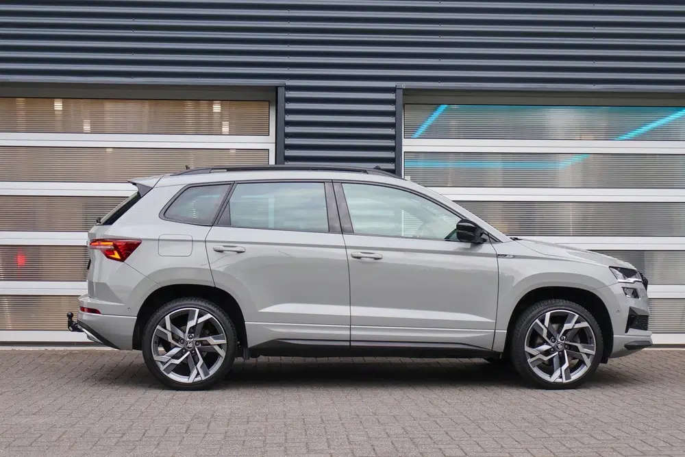 Skoda Karoq 1.5 TSI 150pk DSG ACT Sportline Business uit 2023, foto 3