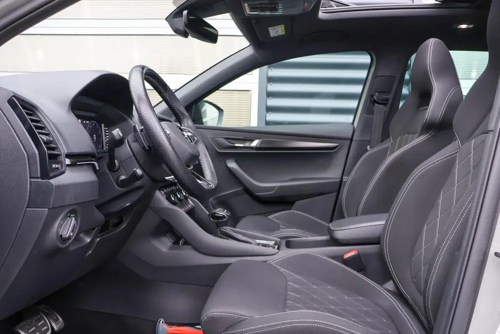 Skoda Karoq 1.5 TSI 150pk DSG ACT Sportline Business uit 2023, foto 4