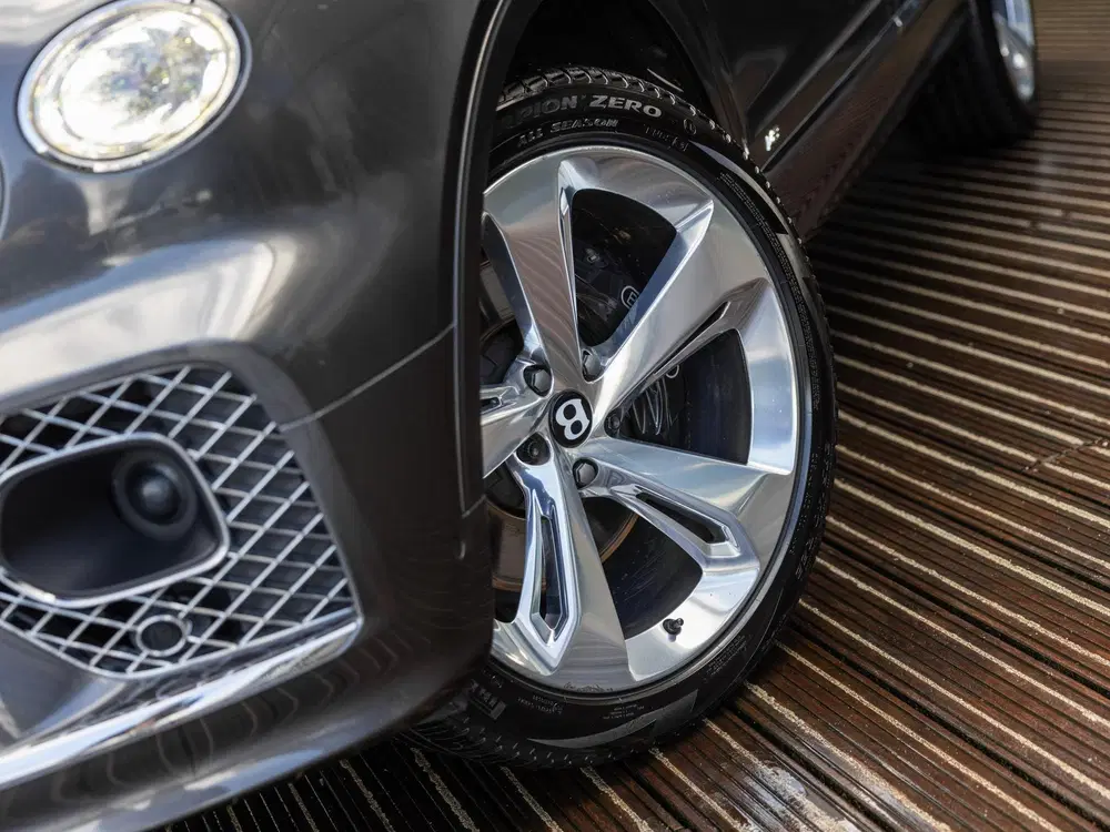Bentley Bentayga 4.0 V8 uit 2021, foto 8