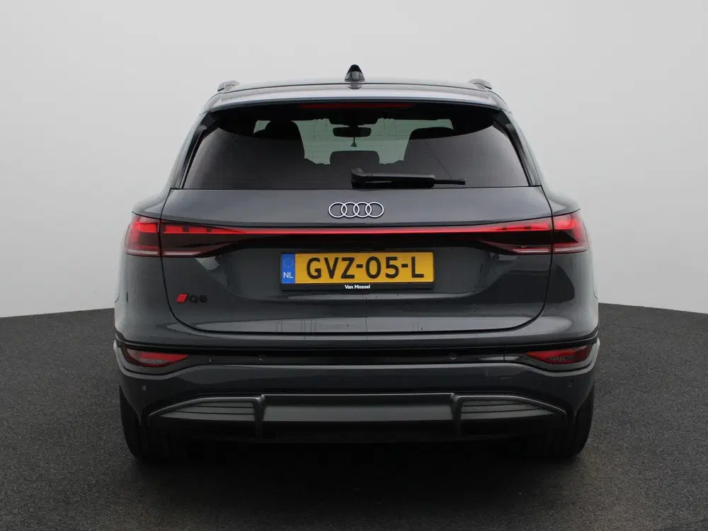 Audi Q6 e-tron Launch edition 83 kWh 252 PK uit 2024, foto 5