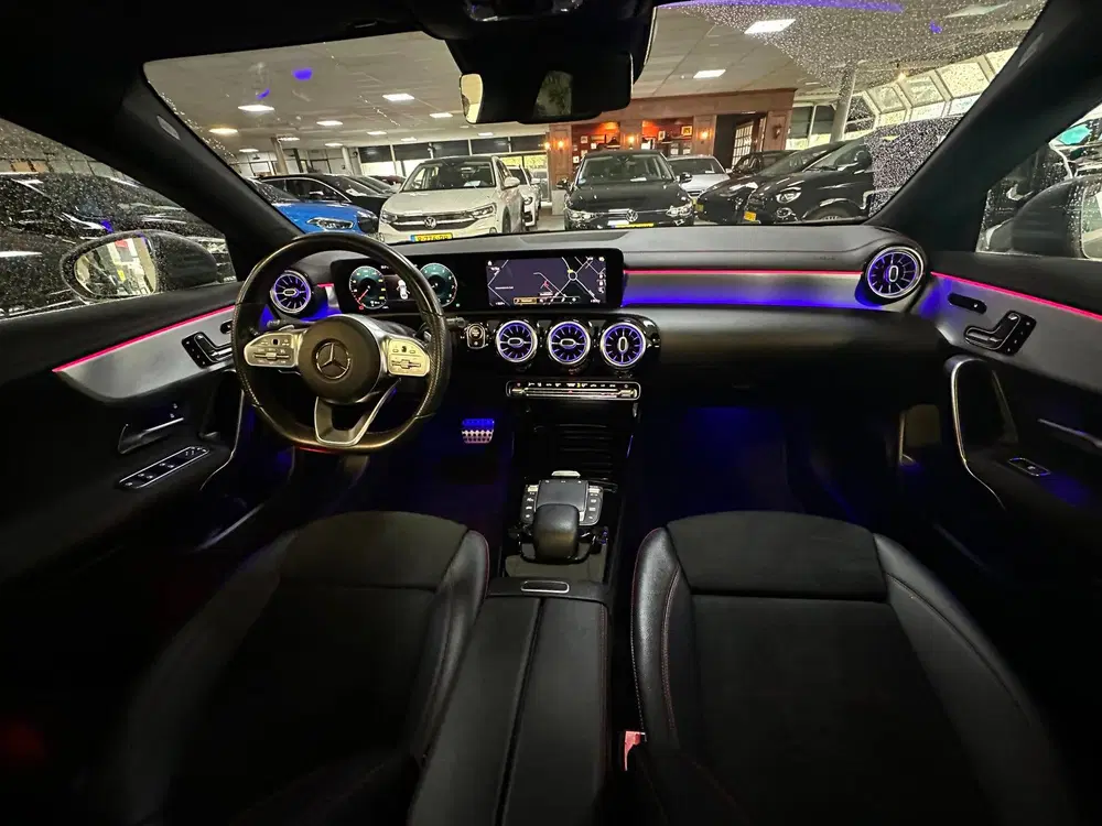 Mercedes-Benz CLA 200 Business Solution AMG uit 2020, foto 2