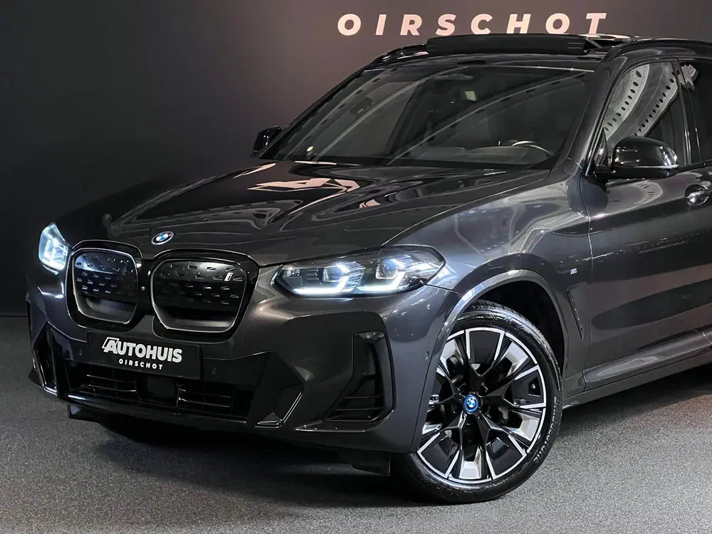 BMW iX3 High Executive 80 kWh Edition M Pano uit 2024, foto 3