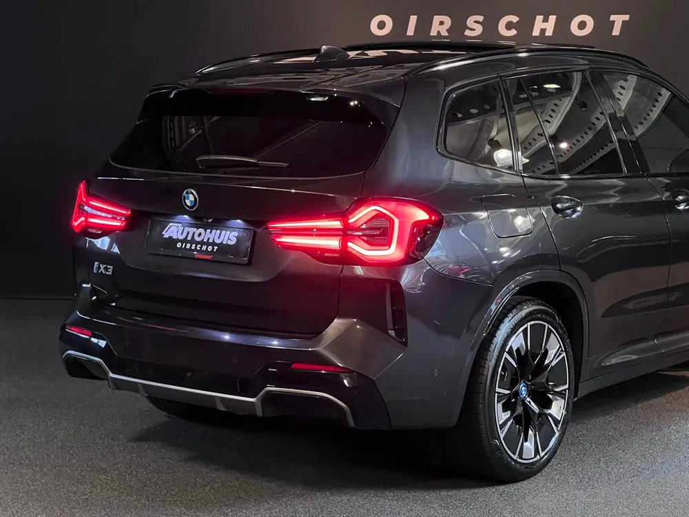 BMW iX3 High Executive 80 kWh Edition M Pano uit 2024, foto 4