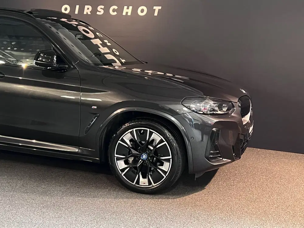 BMW iX3 High Executive 80 kWh Edition M Pano uit 2024, foto 9