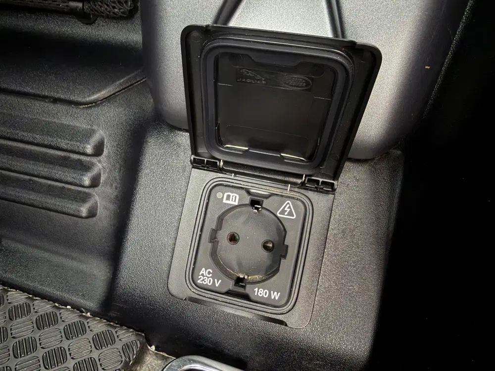 Land Rover Defender 2.0 P400e 110 X-Dynamic HSE uit 2022, foto 11