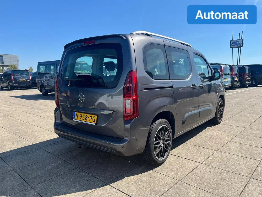 Opel Combo Life Tour 1.2 Turbo L1H1 (zwart leder) uit 2020, foto 2