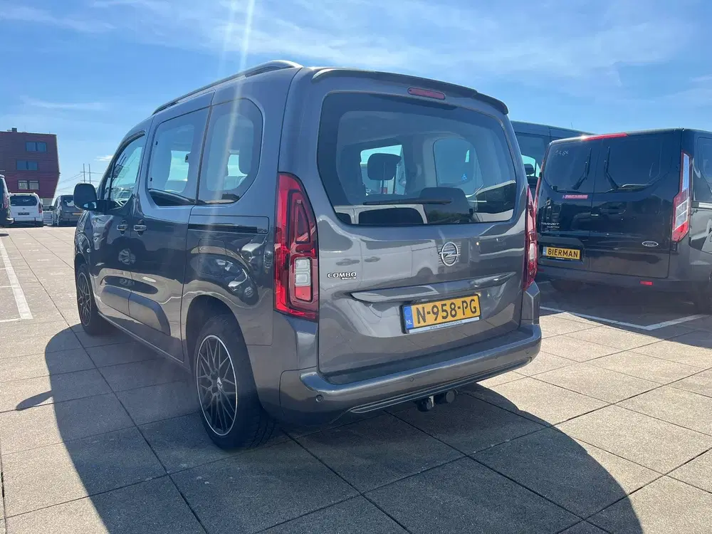 Opel Combo Life Tour 1.2 Turbo L1H1 (zwart leder) uit 2020, foto 3