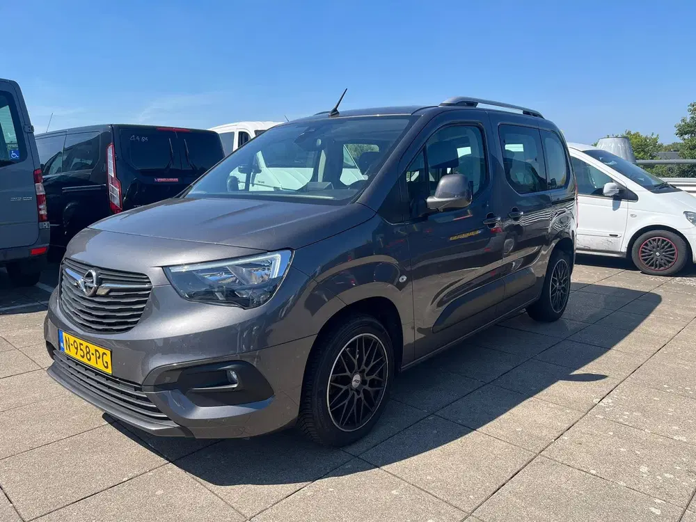 Opel Combo Life Tour 1.2 Turbo L1H1 (zwart leder) uit 2020, foto 4