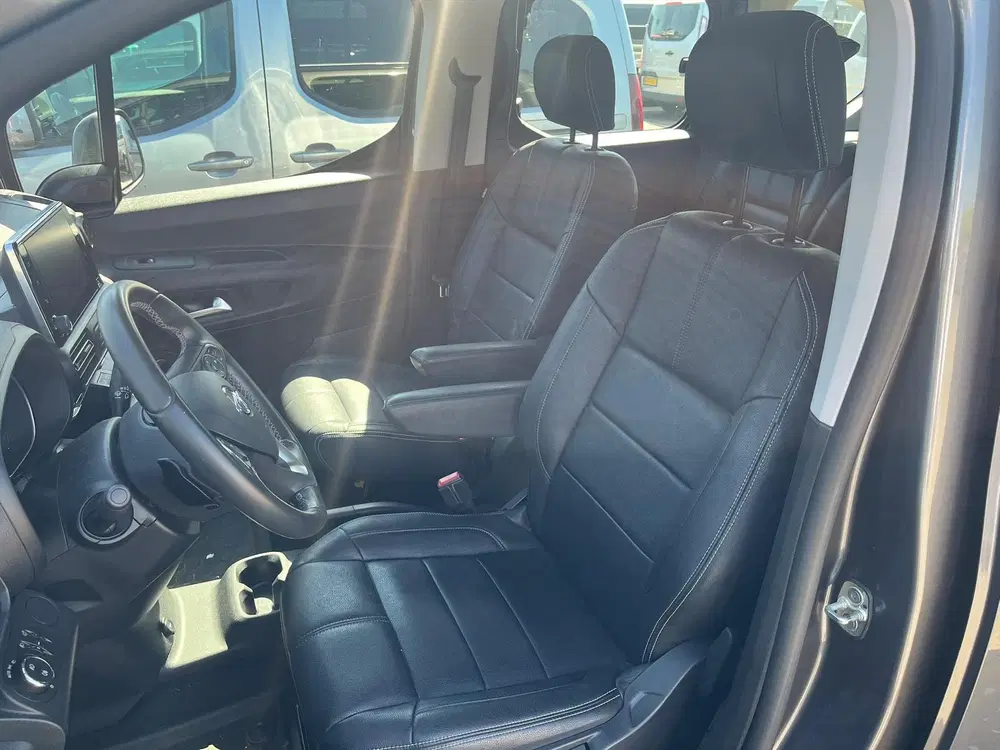 Opel Combo Life Tour 1.2 Turbo L1H1 (zwart leder) uit 2020, foto 6