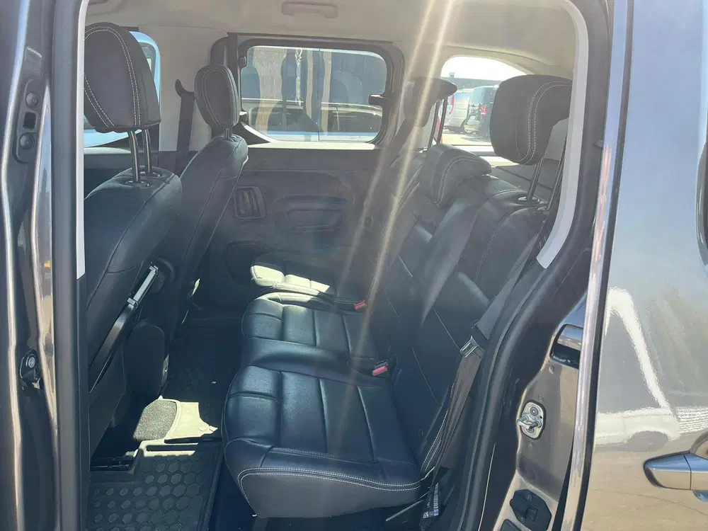 Opel Combo Life Tour 1.2 Turbo L1H1 (zwart leder) uit 2020, foto 7