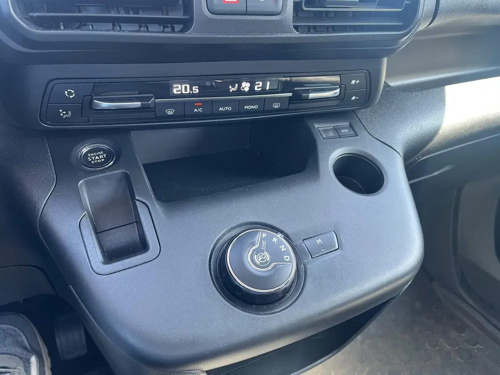 Opel Combo Life Tour 1.2 Turbo L1H1 (zwart leder) uit 2020, foto 9