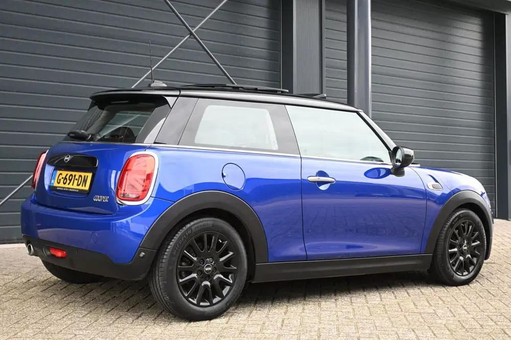 Mini Cooper 1.5 Cooper uit 2019, foto 2