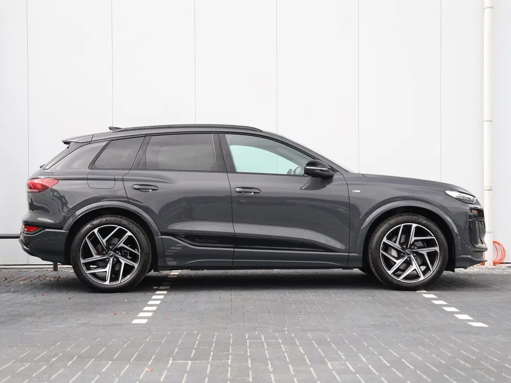 Audi Q6 e-tron S edition 83 kWh uit 2025, foto 2