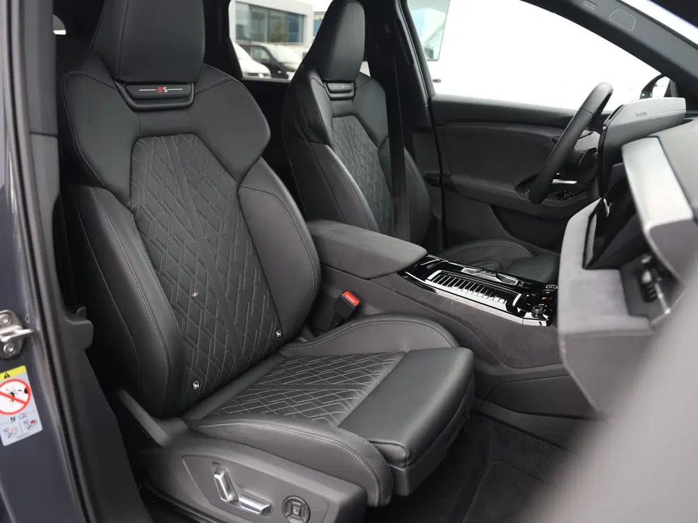 Audi Q6 e-tron S edition 83 kWh uit 2025, foto 8