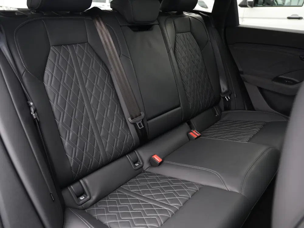 Audi Q6 e-tron S edition 83 kWh uit 2025, foto 9