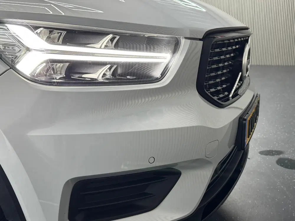 Volvo XC40 R-Design uit 2022, foto 12
