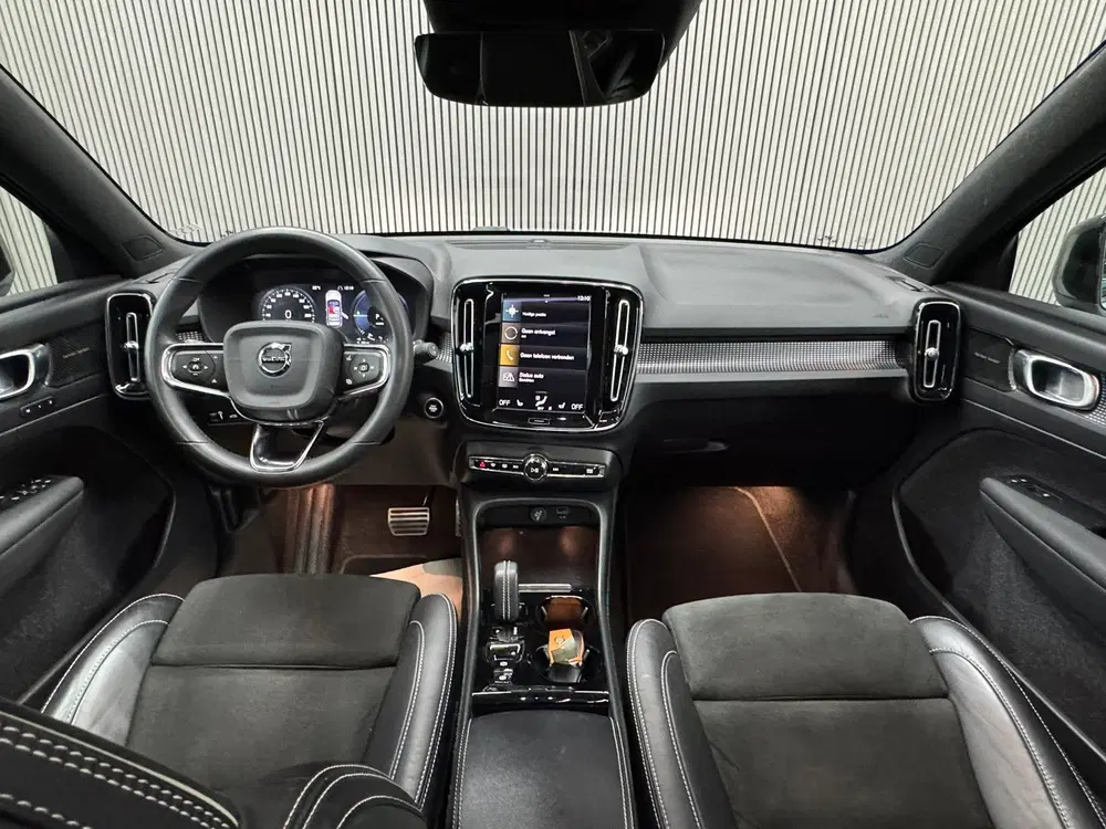 Volvo XC40 R-Design uit 2022, foto 14