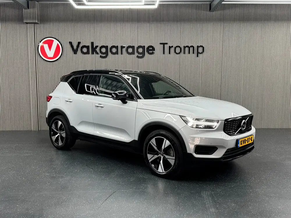Volvo XC40 R-Design uit 2022, foto 3