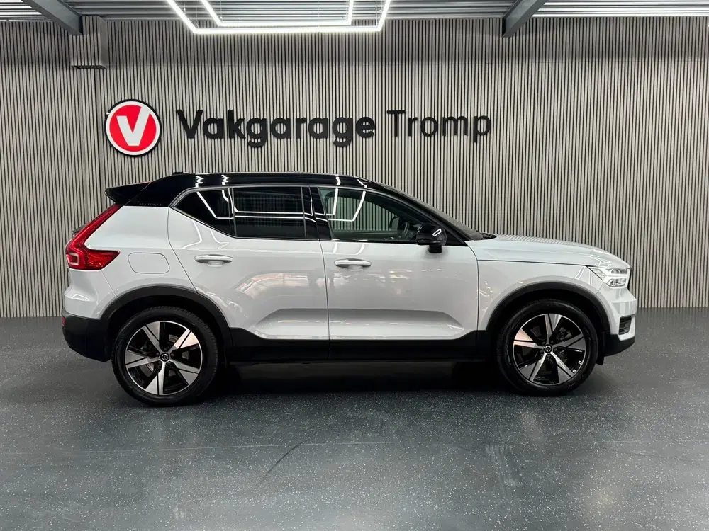 Volvo XC40 R-Design uit 2022, foto 4