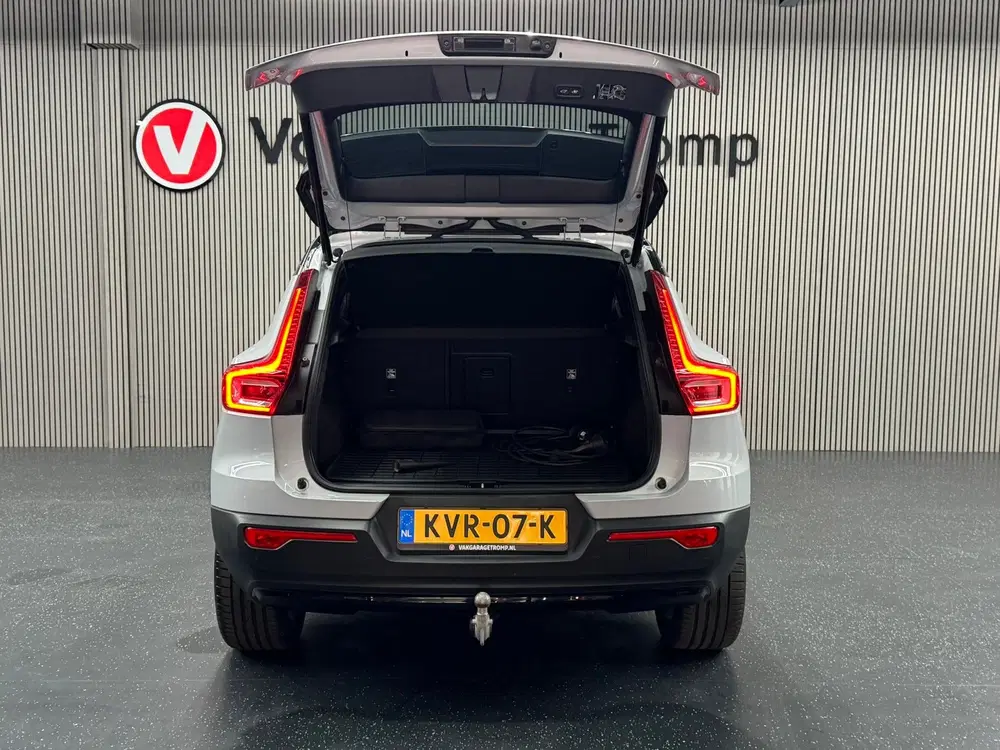Volvo XC40 R-Design uit 2022, foto 7