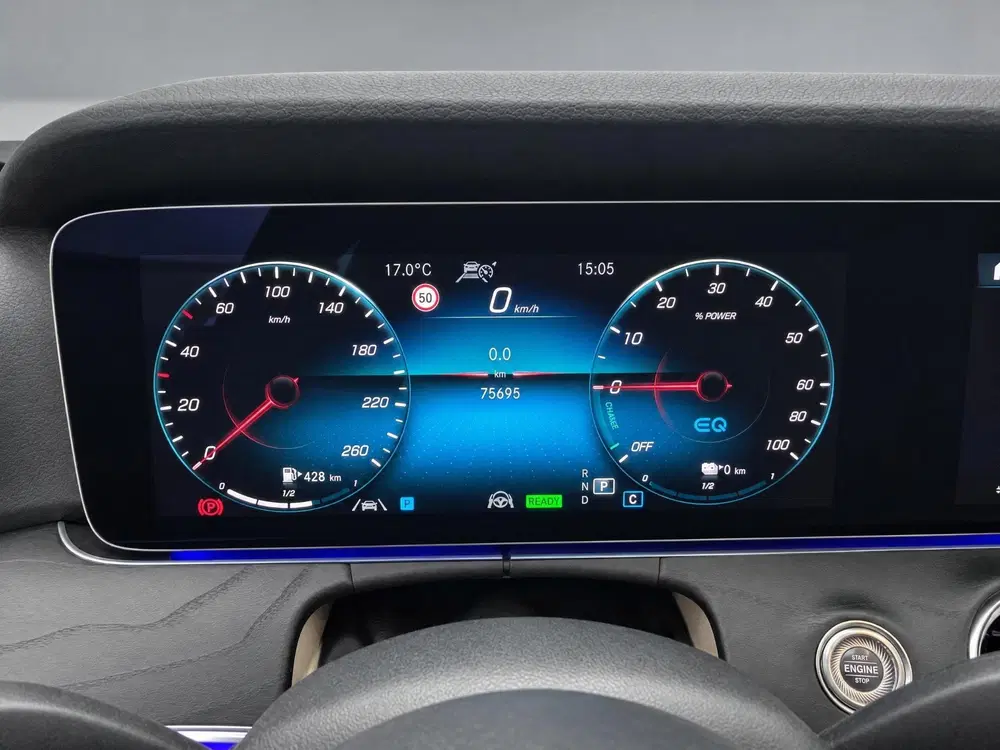 Mercedes-Benz E-Klasse 300 e Luxury Line uit 2023, foto 10