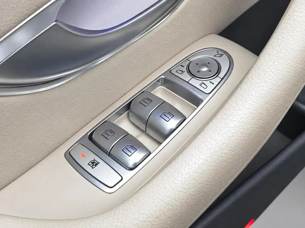 Mercedes-Benz E-Klasse 300 e Luxury Line uit 2023, foto 15
