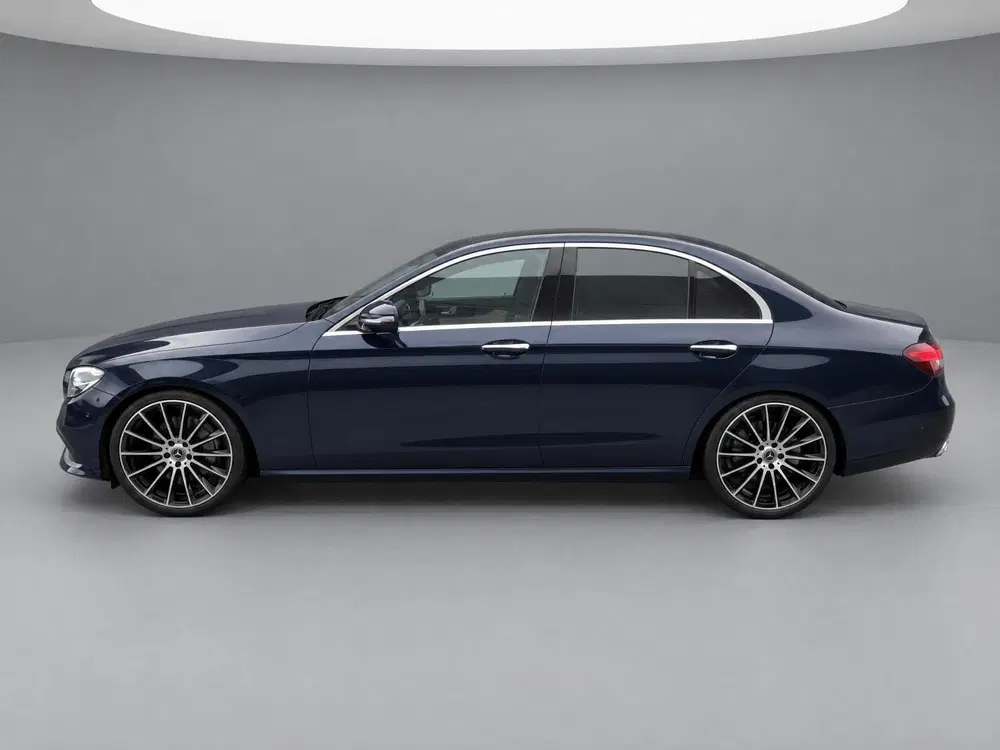 Mercedes-Benz E-Klasse 300 e Luxury Line uit 2023, foto 3