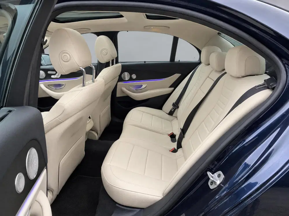Mercedes-Benz E-Klasse 300 e Luxury Line uit 2023, foto 8