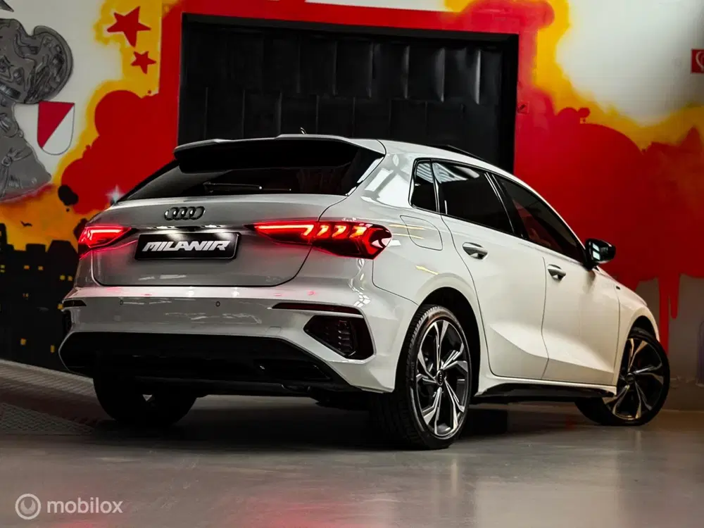 Audi A3 45 TFSIe S-Line Competition uit 2022, foto 2