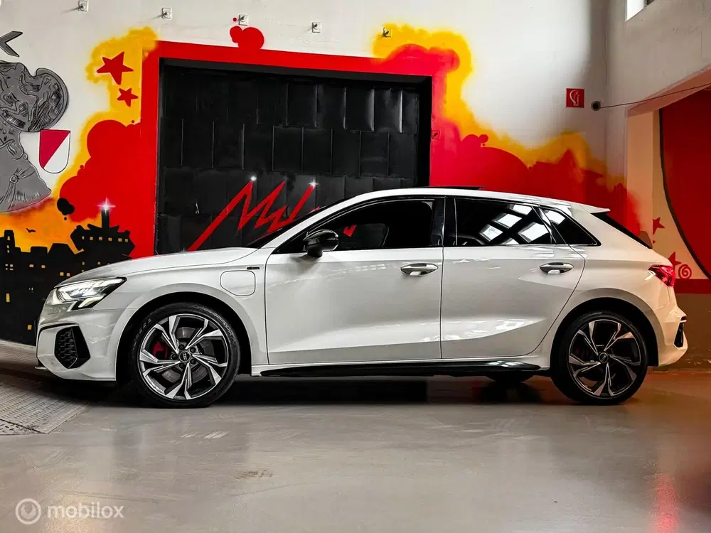 Audi A3 45 TFSIe S-Line Competition uit 2022, foto 7