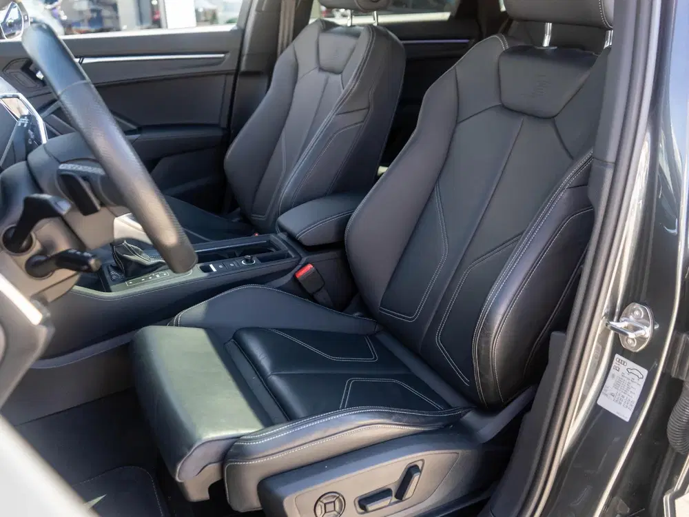 Audi Q3 1.4 e-hybrid S edition S-line uit 2023, foto 6