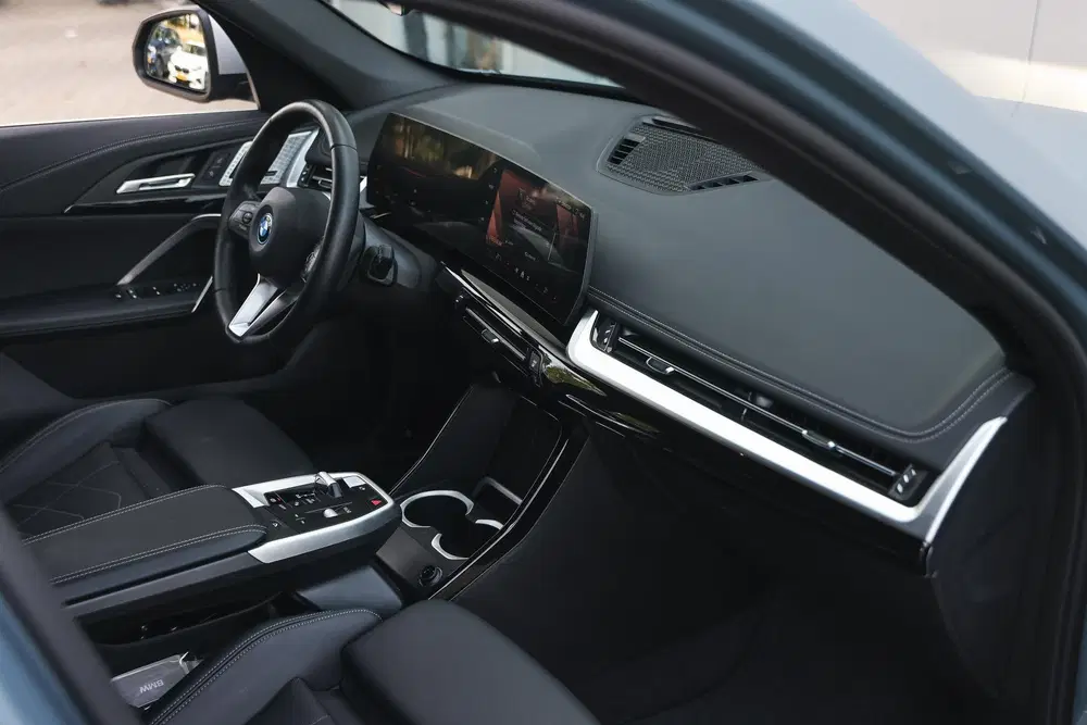 BMW iX1 eDrive20 xLine uit 2024, foto 10