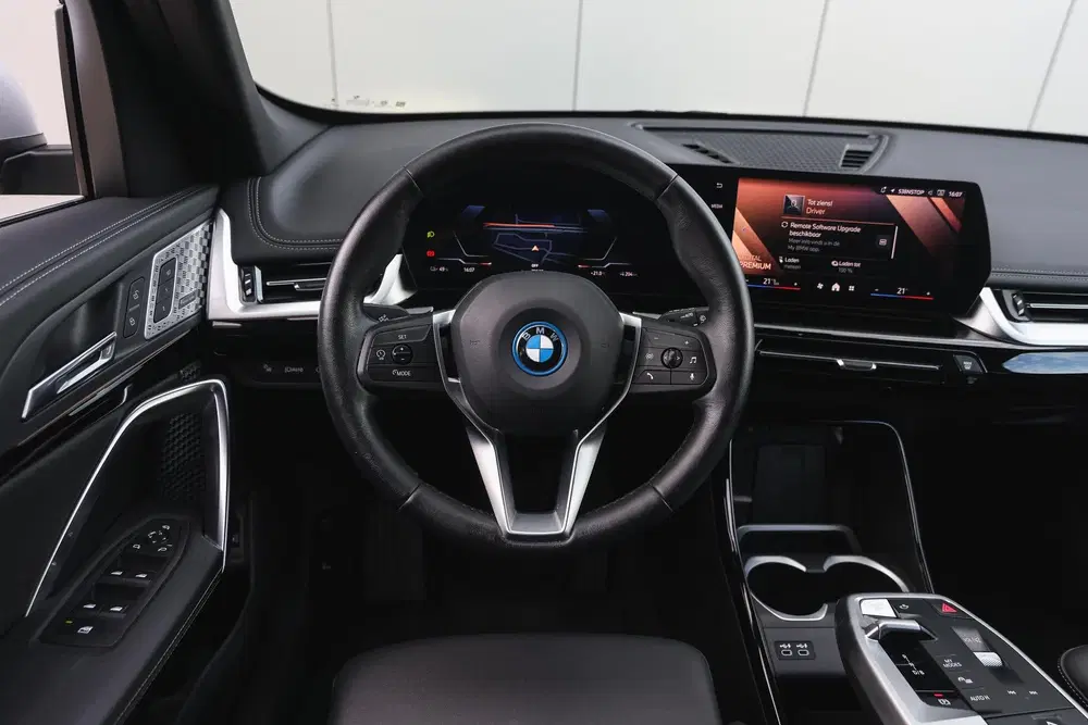 BMW iX1 eDrive20 xLine uit 2024, foto 3