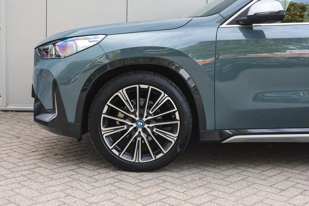 BMW iX1 eDrive20 xLine uit 2024, foto 4