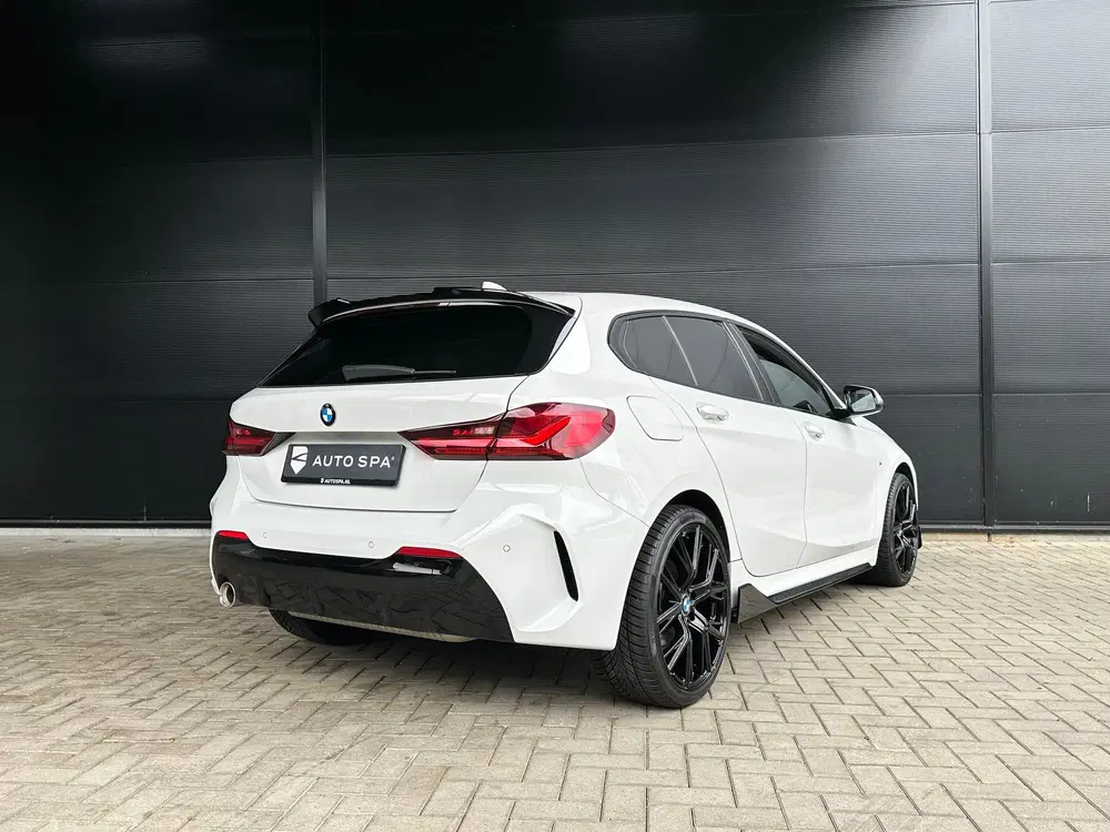 BMW 1-serie 118i uit 2020, foto 11