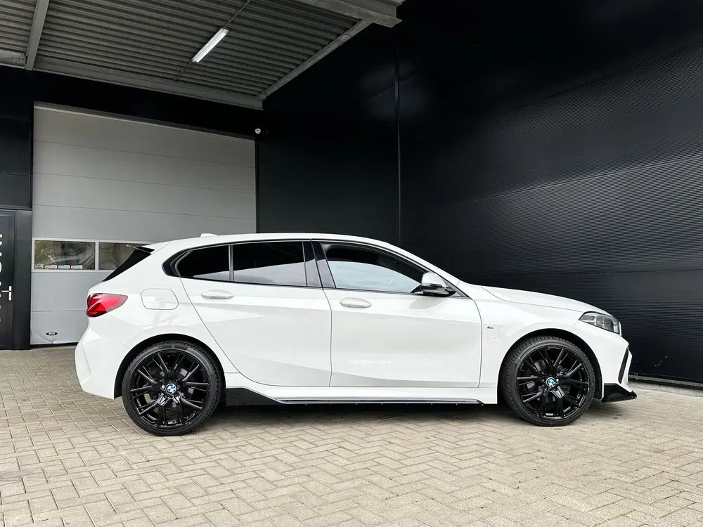 BMW 1-serie 118i uit 2020, foto 12