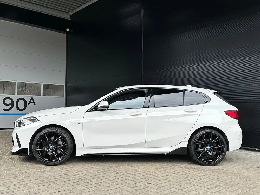 BMW 1-serie 118i uit 2020, foto 5